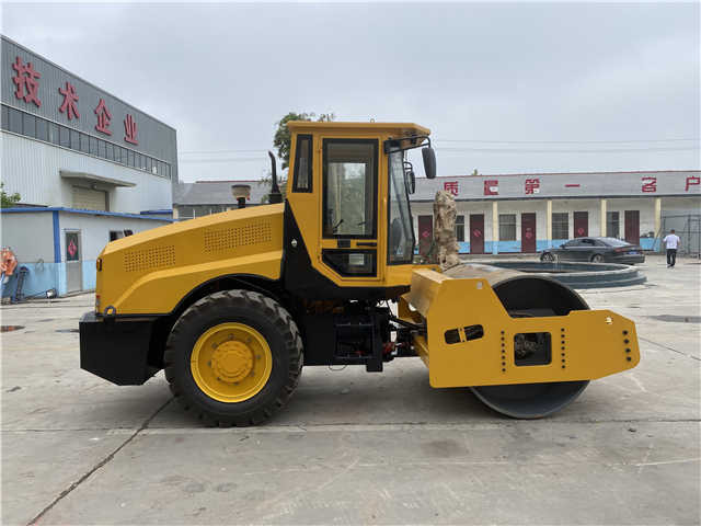 China Made Small Size Road Roller , Brand New Roller , New Compactor Machines - Cestni valjar: slika 4 China Made Small Size Road Roller , Brand New Roller , New Compactor Machines - Cestni valjar: slika 4