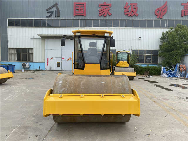 China Made Small Size Road Roller , Brand New Roller , New Compactor Machines - Cestni valjar: slika 2 China Made Small Size Road Roller , Brand New Roller , New Compactor Machines - Cestni valjar: slika 2