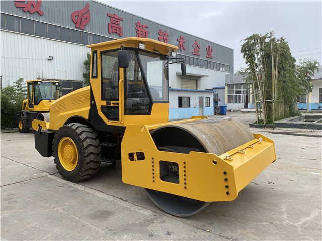 China Made Small Size Road Roller , Brand New Roller , New Compactor Machines - Cestni valjar: slika 3 China Made Small Size Road Roller , Brand New Roller , New Compactor Machines - Cestni valjar: slika 3