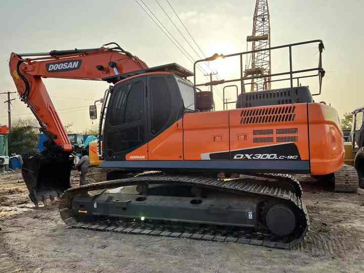 Doosan Construction Equipment Dx300 , Used Earth-moving Machine Doosan Excavator , Doosan Heavy Machines for Sale - Bager goseničar: slika 2 Doosan Construction Equipment Dx300 , Used Earth-moving Machine Doosan Excavator , Doosan Heavy Machines for Sale - Bager goseničar: slika 2
