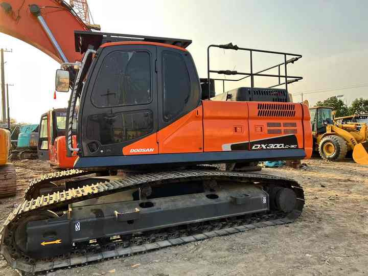 Doosan Construction Equipment Dx300 , Used Earth-moving Machine Doosan Excavator , Doosan Heavy Machines for Sale - Bager goseničar: slika 3 Doosan Construction Equipment Dx300 , Used Earth-moving Machine Doosan Excavator , Doosan Heavy Machines for Sale - Bager goseničar: slika 3