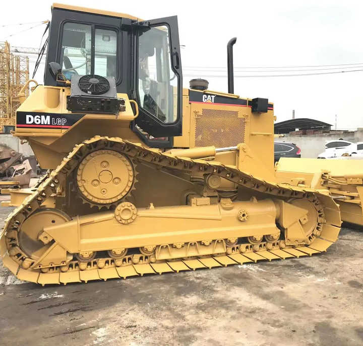Good Condition D6m Mini Bulldozer New Crawler Bulldozer with Parts Price Bulldozers - Buldožer: slika 2 Good Condition D6m Mini Bulldozer New Crawler Bulldozer with Parts Price Bulldozers - Buldožer: slika 2