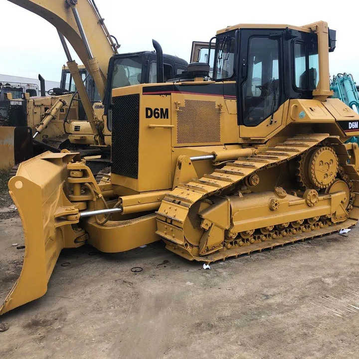 Good Condition D6m Mini Bulldozer New Crawler Bulldozer with Parts Price Bulldozers - Buldožer: slika 1 Good Condition D6m Mini Bulldozer New Crawler Bulldozer with Parts Price Bulldozers - Buldožer: slika 1