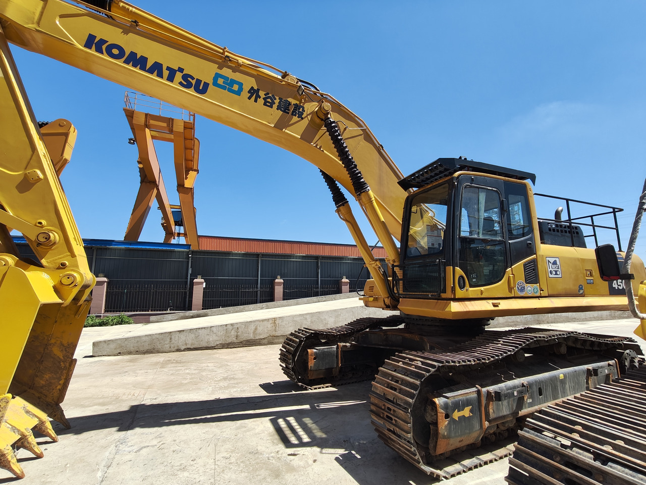 CRAWLER EXCAVATOR 45-ton Second-hand Komatsu PC450-8 Hydraulic Crawler Excavator on Sale. Used Komatsu 450-8 in Excellent Condition Hot Sale - Gradbeni stroj: slika 1 CRAWLER EXCAVATOR 45-ton Second-hand Komatsu PC450-8 Hydraulic Crawler Excavator on Sale. Used Komatsu 450-8 in Excellent Condition Hot Sale - Gradbeni stroj: slika 1