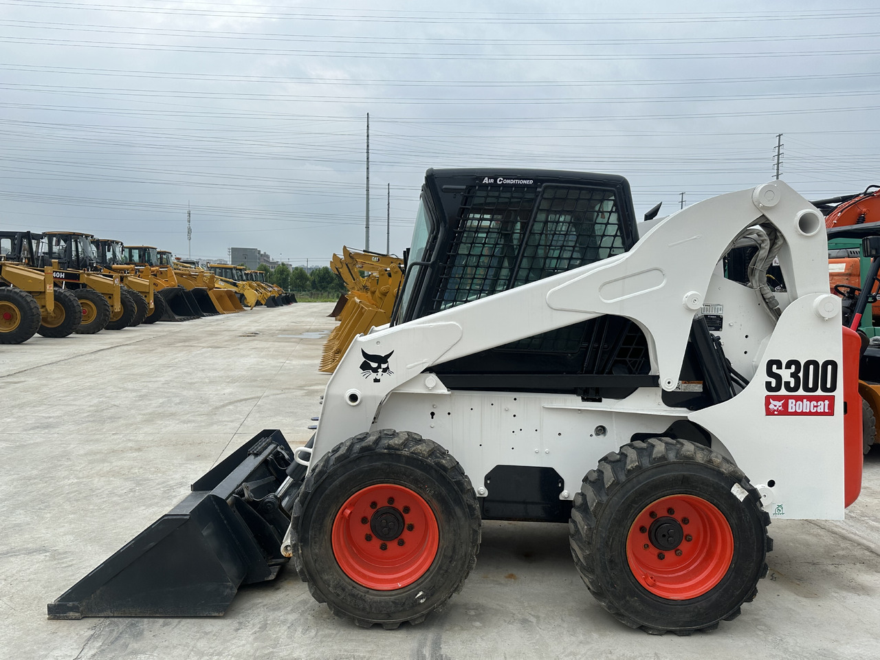 Second hand Hot sale skid-steers Bobcat S300 - Gradbeni stroj: slika 5 Second hand Hot sale skid-steers Bobcat S300 - Gradbeni stroj: slika 5