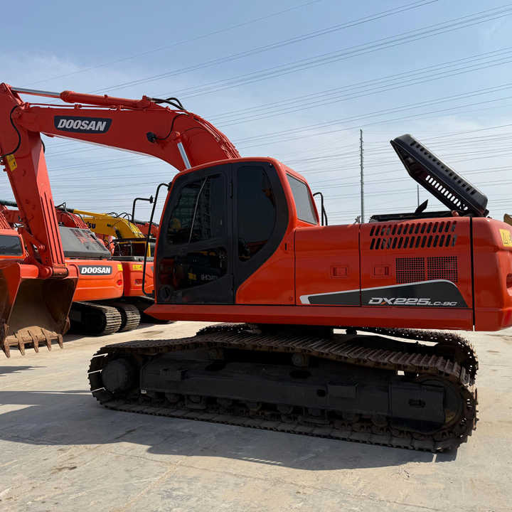 Heavy-Duty Doosan DX225LC-9C Excavator for Mining & Construction - Well-Maintained, Warranty Included - Bager goseničar: slika 1 Heavy-Duty Doosan DX225LC-9C Excavator for Mining & Construction - Well-Maintained, Warranty Included - Bager goseničar: slika 1