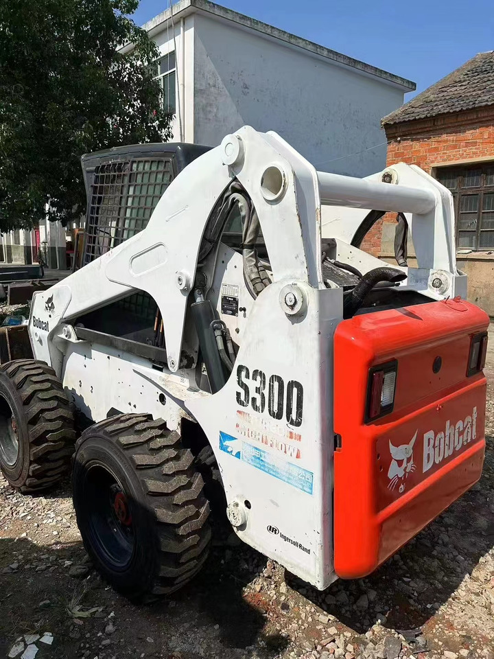 High Quality Mini Construction Machine Used Bobcat Skid Steer Loader S300 in Stock for Sale Bobcat Loader With Low Price - Mini nakladalec: slika 4 High Quality Mini Construction Machine Used Bobcat Skid Steer Loader S300 in Stock for Sale Bobcat Loader With Low Price - Mini nakladalec: slika 4