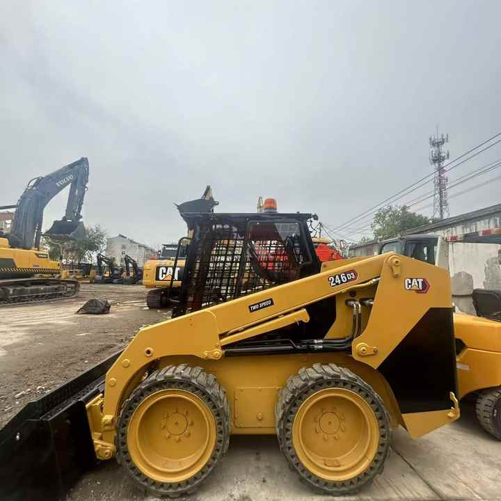 High Quality Used Cat 246D3 Excavator with Low Working Hoursand Best Price Used Cat 246D3 Machine with Cheap Price for Sale - Mini nakladalec: slika 1 High Quality Used Cat 246D3 Excavator with Low Working Hoursand Best Price Used Cat 246D3 Machine with Cheap Price for Sale - Mini nakladalec: slika 1
