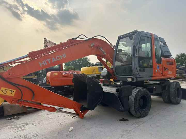 Hot Sale! Used Hitachi ZX130 Wheel Excavator |Excellent Condition| Best Price | Perfect for Construction & Road Projects - Bager na kolesih: slika 5 Hot Sale! Used Hitachi ZX130 Wheel Excavator |Excellent Condition| Best Price | Perfect for Construction & Road Projects - Bager na kolesih: slika 5