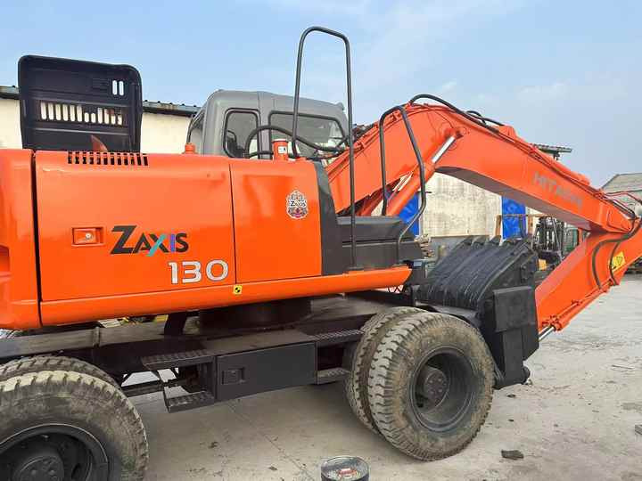 Hot Sale! Used Hitachi ZX130 Wheel Excavator |Excellent Condition| Best Price | Perfect for Construction & Road Projects - Bager na kolesih: slika 3 Hot Sale! Used Hitachi ZX130 Wheel Excavator |Excellent Condition| Best Price | Perfect for Construction & Road Projects - Bager na kolesih: slika 3