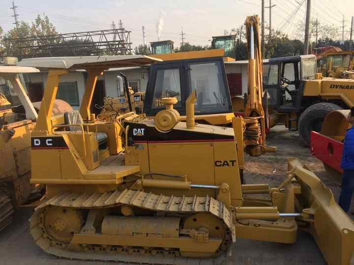 Mini CAT Bulldozer D3c D3 D3k D3m D4h D4m D4k D5h D5g D5k D5m Used Bulldozer with Ripper for Sale - Buldožer: slika 2 Mini CAT Bulldozer D3c D3 D3k D3m D4h D4m D4k D5h D5g D5k D5m Used Bulldozer with Ripper for Sale - Buldožer: slika 2