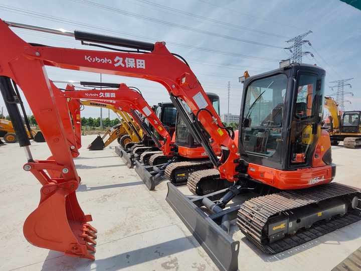 Perfect Condition Kubota U55-4 Japan Brand Mini Excavator with Pusher for Sale 90% Brand New Mini Kubota U25 35 55 5tons - Bager: slika 5 Perfect Condition Kubota U55-4 Japan Brand Mini Excavator with Pusher for Sale 90% Brand New Mini Kubota U25 35 55 5tons - Bager: slika 5