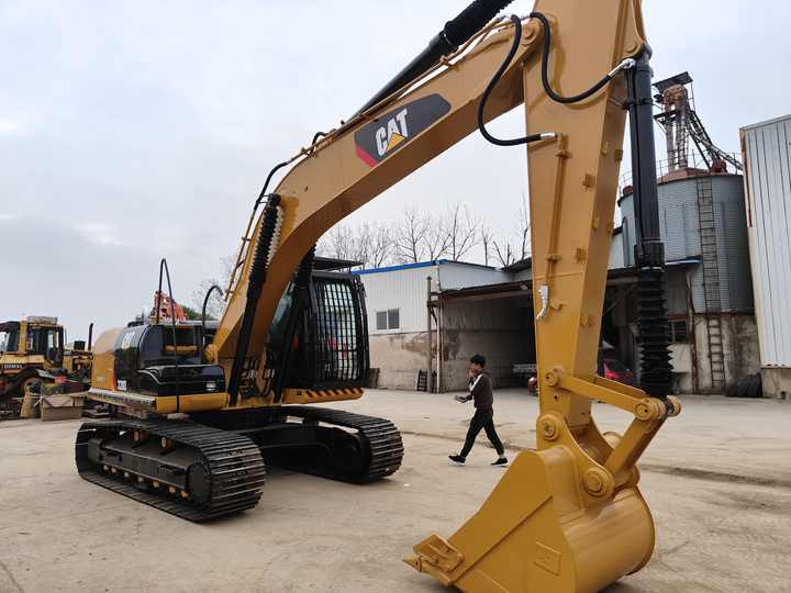 Second Hand Excavator 330D Used Low Price Caterpillar CAT 312D 315D 320D 325D in Good Condition - Bager goseničar: slika 2 Second Hand Excavator 330D Used Low Price Caterpillar CAT 312D 315D 320D 325D in Good Condition - Bager goseničar: slika 2