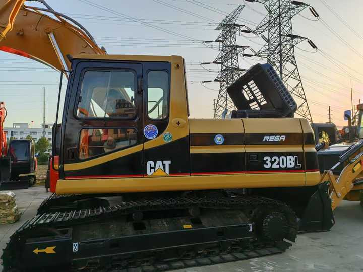 Used Cat Excavator Japan 20 Tons Digger Machinery Caterpillar CAT 320BL for Sale Cat 320B 320BL 320C 320D 320CL 320DL in Stock - Bager: slika 2 Used Cat Excavator Japan 20 Tons Digger Machinery Caterpillar CAT 320BL for Sale Cat 320B 320BL 320C 320D 320CL 320DL in Stock - Bager: slika 2