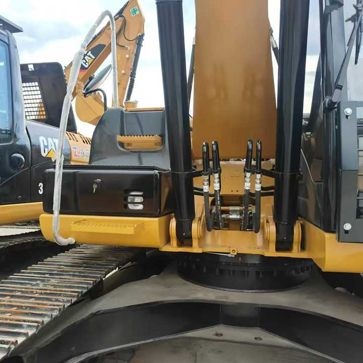 Used Digger CAT 323 Construction Machinery Construction Digger Used CAT 323 Cheap Excavator - Bager goseničar: slika 3 Used Digger CAT 323 Construction Machinery Construction Digger Used CAT 323 Cheap Excavator - Bager goseničar: slika 3