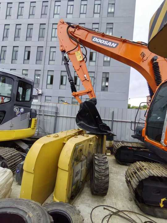 Used Digger DOOSAN DX140 Construction Machinery Construction Digger Used DOOSAN DX140 Cheap Excavator - Bager goseničar: slika 5 Used Digger DOOSAN DX140 Construction Machinery Construction Digger Used DOOSAN DX140 Cheap Excavator - Bager goseničar: slika 5