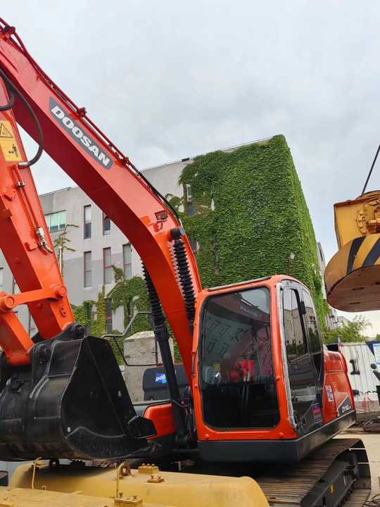 Used Digger DOOSAN DX140 Construction Machinery Construction Digger Used DOOSAN DX140 Cheap Excavator - Bager goseničar: slika 4 Used Digger DOOSAN DX140 Construction Machinery Construction Digger Used DOOSAN DX140 Cheap Excavator - Bager goseničar: slika 4