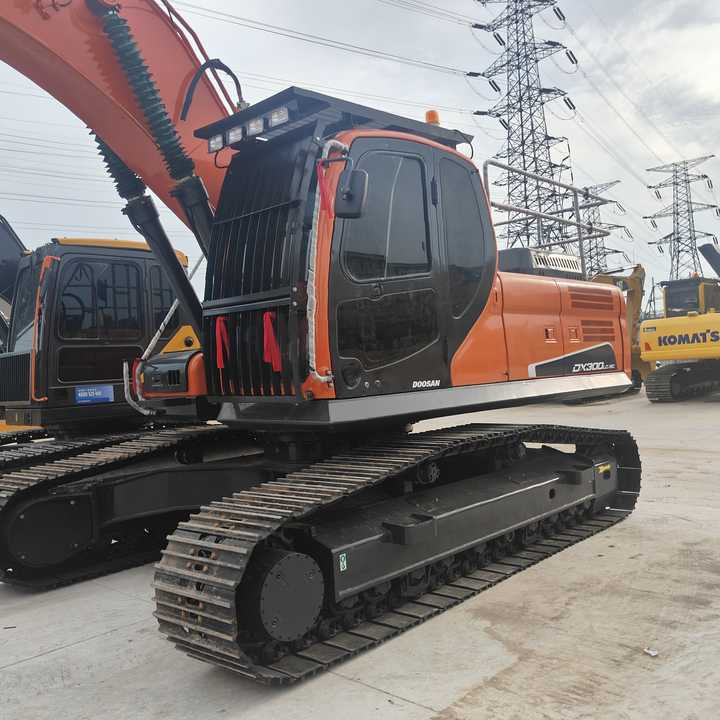 Used Digger DOOSAN DX300 Construction Machinery Construction Digger Used DOOSAN DX300 Cheap Excavator - Bager goseničar: slika 4 Used Digger DOOSAN DX300 Construction Machinery Construction Digger Used DOOSAN DX300 Cheap Excavator - Bager goseničar: slika 4
