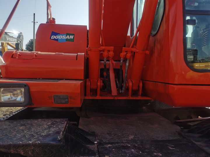 Used Digger Doosan Dh150w-7 Construction Machinery Construction Digger Used Doosan Dh150w-7 Cheap Excavator - Bager goseničar: slika 4 Used Digger Doosan Dh150w-7 Construction Machinery Construction Digger Used Doosan Dh150w-7 Cheap Excavator - Bager goseničar: slika 4