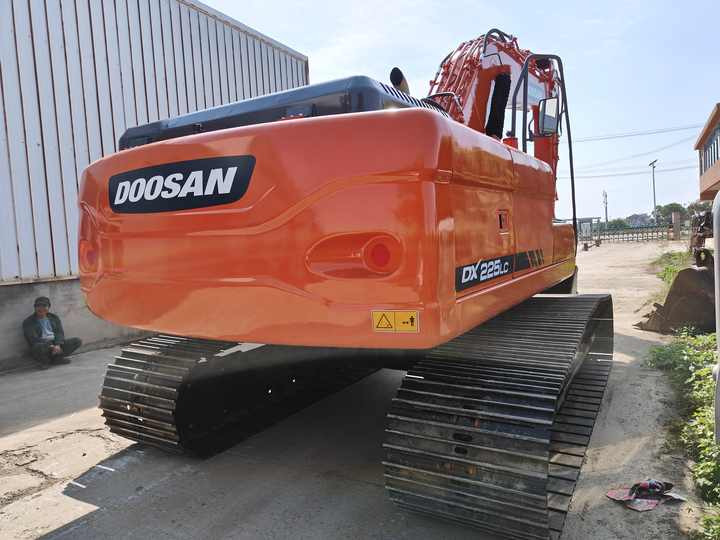 Used Doosan DX225LC Excavator | Low Hours | Heavy Duty | Global Shipping | Well-Maintained - Bager: slika 4 Used Doosan DX225LC Excavator | Low Hours | Heavy Duty | Global Shipping | Well-Maintained - Bager: slika 4