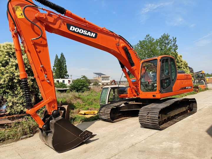 Used Doosan DX225LC Excavator | Low Hours | Heavy Duty | Global Shipping | Well-Maintained - Bager: slika 5 Used Doosan DX225LC Excavator | Low Hours | Heavy Duty | Global Shipping | Well-Maintained - Bager: slika 5