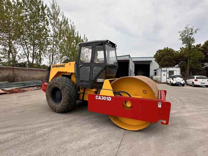 Used Dynapac CA301 Vibratory Roller with Less Working Time and Superior Performance Used Dynapac 251d/301D Roller for Sale - Cestni valjar: slika 4 Used Dynapac CA301 Vibratory Roller with Less Working Time and Superior Performance Used Dynapac 251d/301D Roller for Sale - Cestni valjar: slika 4