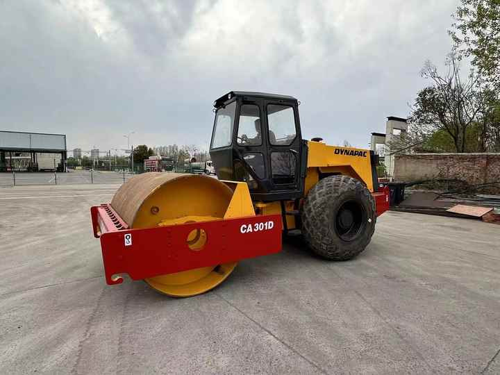 Used Dynapac CA301 Vibratory Roller with Less Working Time and Superior Performance Used Dynapac 251d/301D Roller for Sale - Cestni valjar: slika 3 Used Dynapac CA301 Vibratory Roller with Less Working Time and Superior Performance Used Dynapac 251d/301D Roller for Sale - Cestni valjar: slika 3