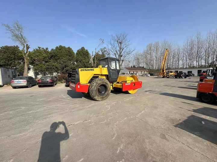 Used Dynapac CA301 Vibratory Roller with Less Working Time and Superior Performance Used Dynapac 251d/301D Roller for Sale - Cestni valjar: slika 5 Used Dynapac CA301 Vibratory Roller with Less Working Time and Superior Performance Used Dynapac 251d/301D Roller for Sale - Cestni valjar: slika 5