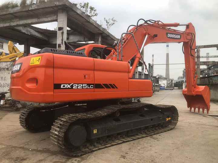 Used Excavator Doosan DX225LC Excavators Mini Equipment Earth Moving Machinery Doosan Digger Excavator for Sale - Bager goseničar: slika 2 Used Excavator Doosan DX225LC Excavators Mini Equipment Earth Moving Machinery Doosan Digger Excavator for Sale - Bager goseničar: slika 2