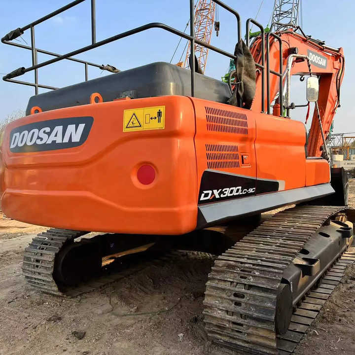 Used Excavator Doosan DX300 Excavators Mini Equipment Earth Moving Machinery Doosan Digger Excavator for Sale - Bager goseničar: slika 5 Used Excavator Doosan DX300 Excavators Mini Equipment Earth Moving Machinery Doosan Digger Excavator for Sale - Bager goseničar: slika 5