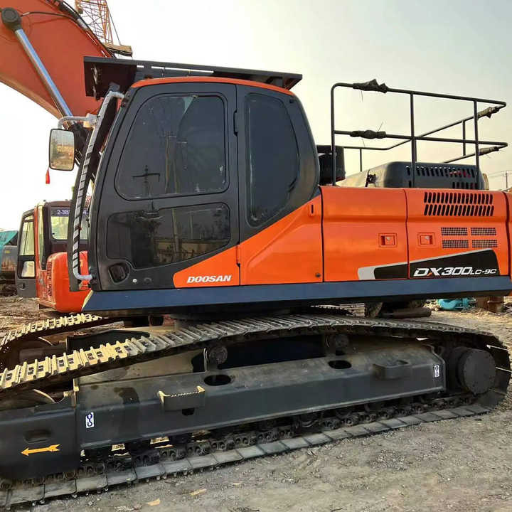 Used Excavator Doosan DX300 Excavators Mini Equipment Moving Machinery Doosan Digger Excavator for Sale - Bager goseničar: slika 3 Used Excavator Doosan DX300 Excavators Mini Equipment Moving Machinery Doosan Digger Excavator for Sale - Bager goseničar: slika 3