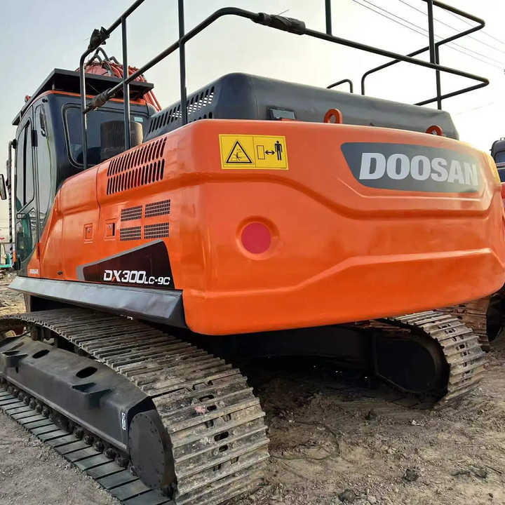 Used Excavator Doosan DX300 Excavators Mini Equipment Moving Machinery Doosan Digger Excavator for Sale - Bager goseničar: slika 4 Used Excavator Doosan DX300 Excavators Mini Equipment Moving Machinery Doosan Digger Excavator for Sale - Bager goseničar: slika 4
