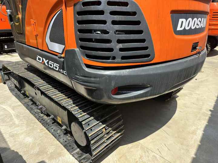 Used Excavator Doosan DX55 Excavators Mini Equipment Earth Moving Machinery Doosan Digger Excavator for Sale - Bager goseničar: slika 4 Used Excavator Doosan DX55 Excavators Mini Equipment Earth Moving Machinery Doosan Digger Excavator for Sale - Bager goseničar: slika 4