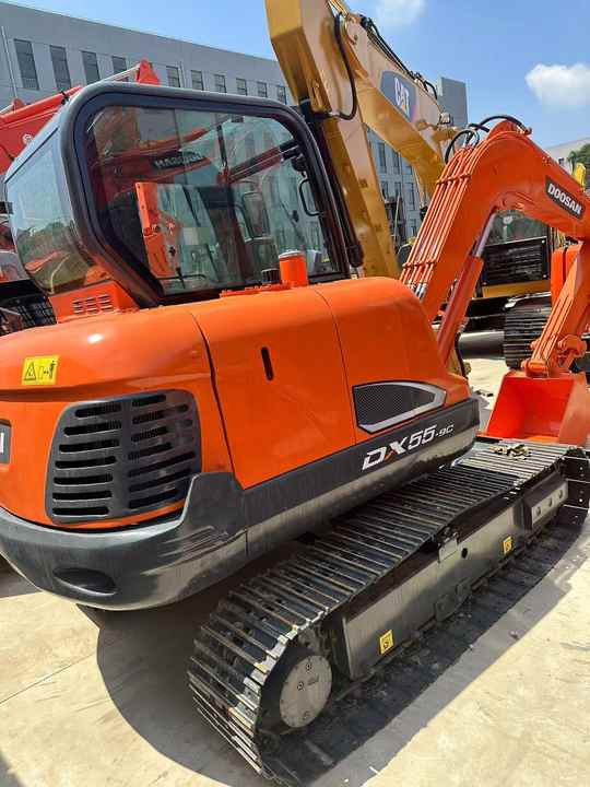 Used Excavator Doosan DX55 Excavators Mini Equipment Earth Moving Machinery Doosan Digger Excavator for Sale - Bager goseničar: slika 3 Used Excavator Doosan DX55 Excavators Mini Equipment Earth Moving Machinery Doosan Digger Excavator for Sale - Bager goseničar: slika 3