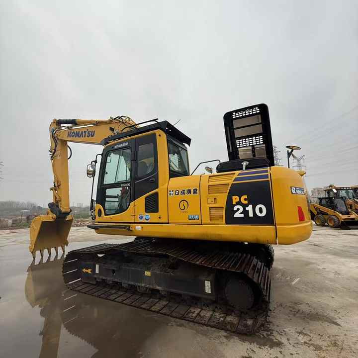 Used Good Quality Japan Original PC210-8 in Good Condition PC210-8 Komatsu - Bager goseničar: slika 2 Used Good Quality Japan Original PC210-8 in Good Condition PC210-8 Komatsu - Bager goseničar: slika 2