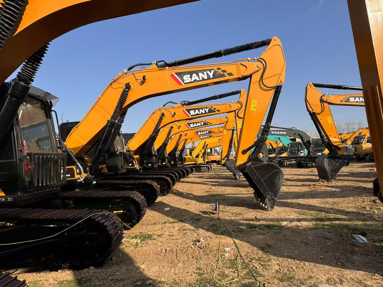 Used High Quality volvo EC300DL 30ton excavator machinery - Bager goseničar: slika 4 Used High Quality volvo EC300DL 30ton excavator machinery - Bager goseničar: slika 4