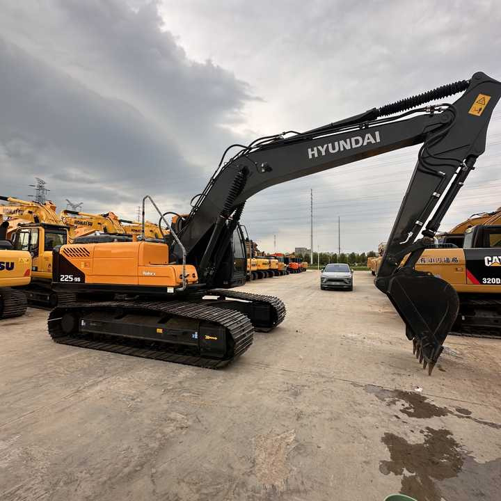 Used Hyundai 225LC-9S Excavator with Excellent Performance for Sale - Bager goseničar: slika 2 Used Hyundai 225LC-9S Excavator with Excellent Performance for Sale - Bager goseničar: slika 2