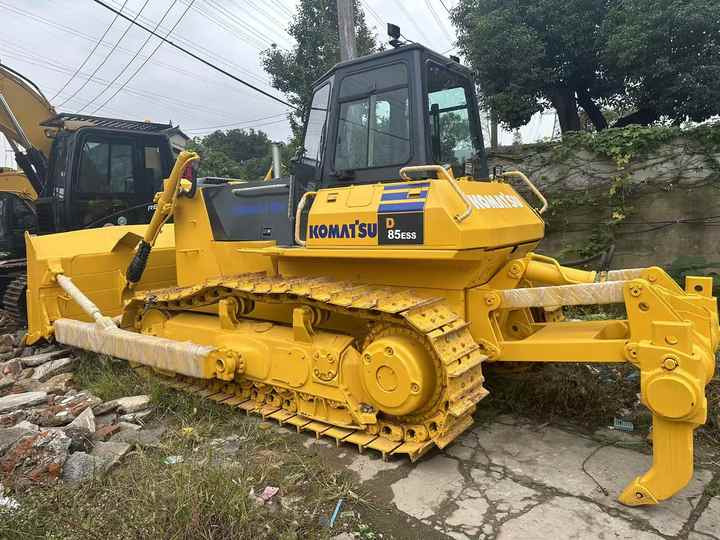 Used Japan Komatsu D85ESS Dozer with Ripper Komatsu D85 Crawler Bulldozer with Excellent Performance Low Price for Sale - Buldožer: slika 3 Used Japan Komatsu D85ESS Dozer with Ripper Komatsu D85 Crawler Bulldozer with Excellent Performance Low Price for Sale - Buldožer: slika 3