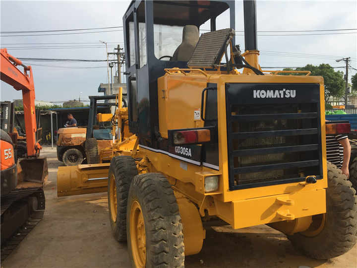 Used Komatsu GD305 Motor Grader Cheap Price Komatsu Road Grader GD305 Good Condition in China - Greder: slika 4 Used Komatsu GD305 Motor Grader Cheap Price Komatsu Road Grader GD305 Good Condition in China - Greder: slika 4