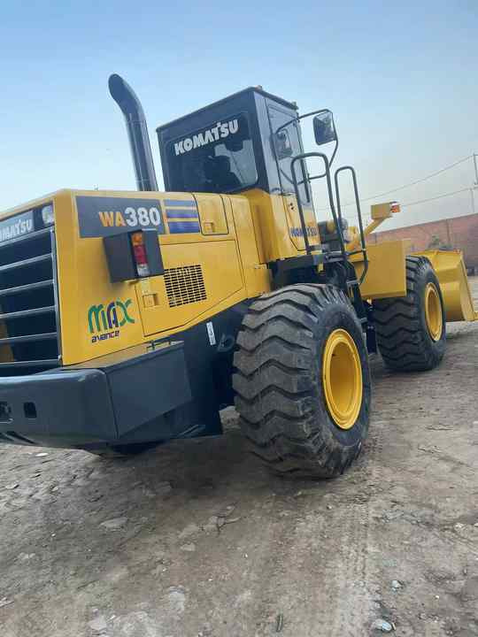 Used Komatsu WA380-3 Front Loader in Very Good Condition Strong Power komatsu 380 Wheel Loader Low Price Hot Sale - Kolesni nakladalec: slika 5 Used Komatsu WA380-3 Front Loader in Very Good Condition Strong Power komatsu 380 Wheel Loader Low Price Hot Sale - Kolesni nakladalec: slika 5