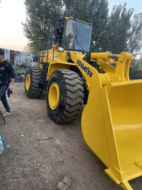 Used Komatsu WA380-3 Front Loader in Very Good Condition Strong Power komatsu 380 Wheel Loader Low Price Hot Sale - Kolesni nakladalec: slika 2 Used Komatsu WA380-3 Front Loader in Very Good Condition Strong Power komatsu 380 Wheel Loader Low Price Hot Sale - Kolesni nakladalec: slika 2