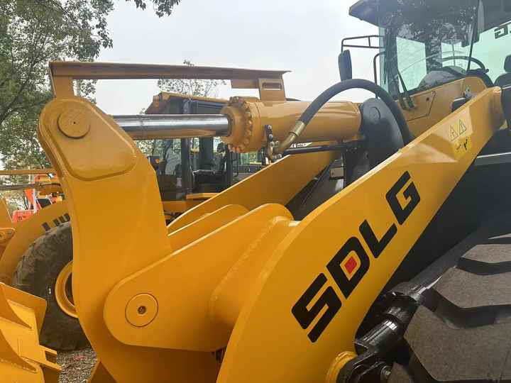 Used Road Construction Equipment SDLG LG956L Wheel Loader Second Hand SDLG 936 LG 953 LG958F 956L for Sale - Kolesni nakladalec: slika 4 Used Road Construction Equipment SDLG LG956L Wheel Loader Second Hand SDLG 936 LG 953 LG958F 956L for Sale - Kolesni nakladalec: slika 4