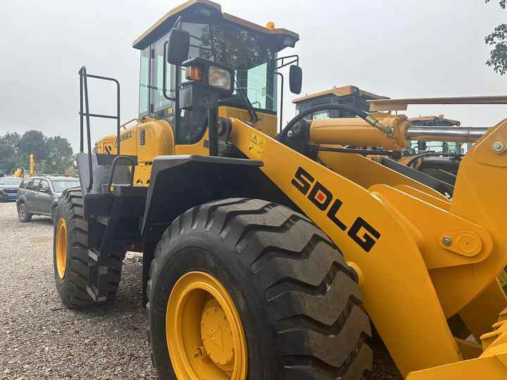 Used Road Construction Equipment SDLG LG956L Wheel Loader Second Hand SDLG 936 LG 953 LG958F 956L for Sale - Kolesni nakladalec: slika 2 Used Road Construction Equipment SDLG LG956L Wheel Loader Second Hand SDLG 936 LG 953 LG958F 956L for Sale - Kolesni nakladalec: slika 2
