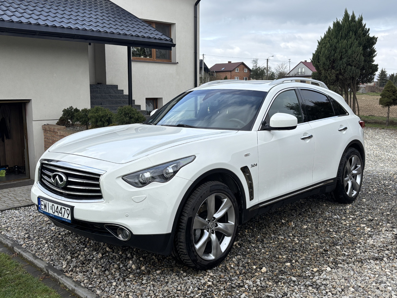 Infiniti QX70 FX30 Diesel V6 Euro6 - SUV: slika 1 Infiniti QX70 FX30 Diesel V6 Euro6 - SUV: slika 1