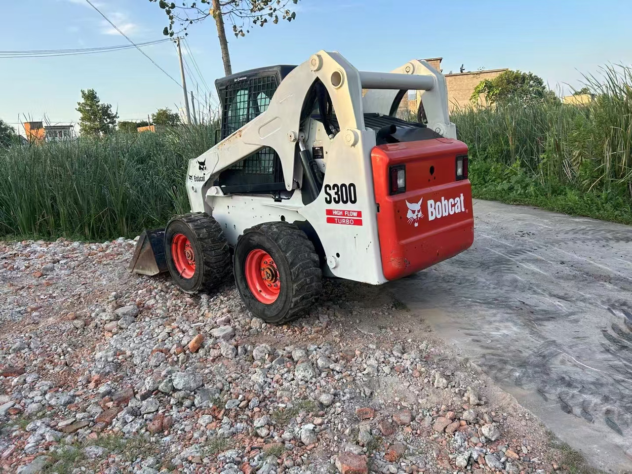 BOBCAT S300 - Mini nakladalec: slika 3 BOBCAT S300 - Mini nakladalec: slika 3