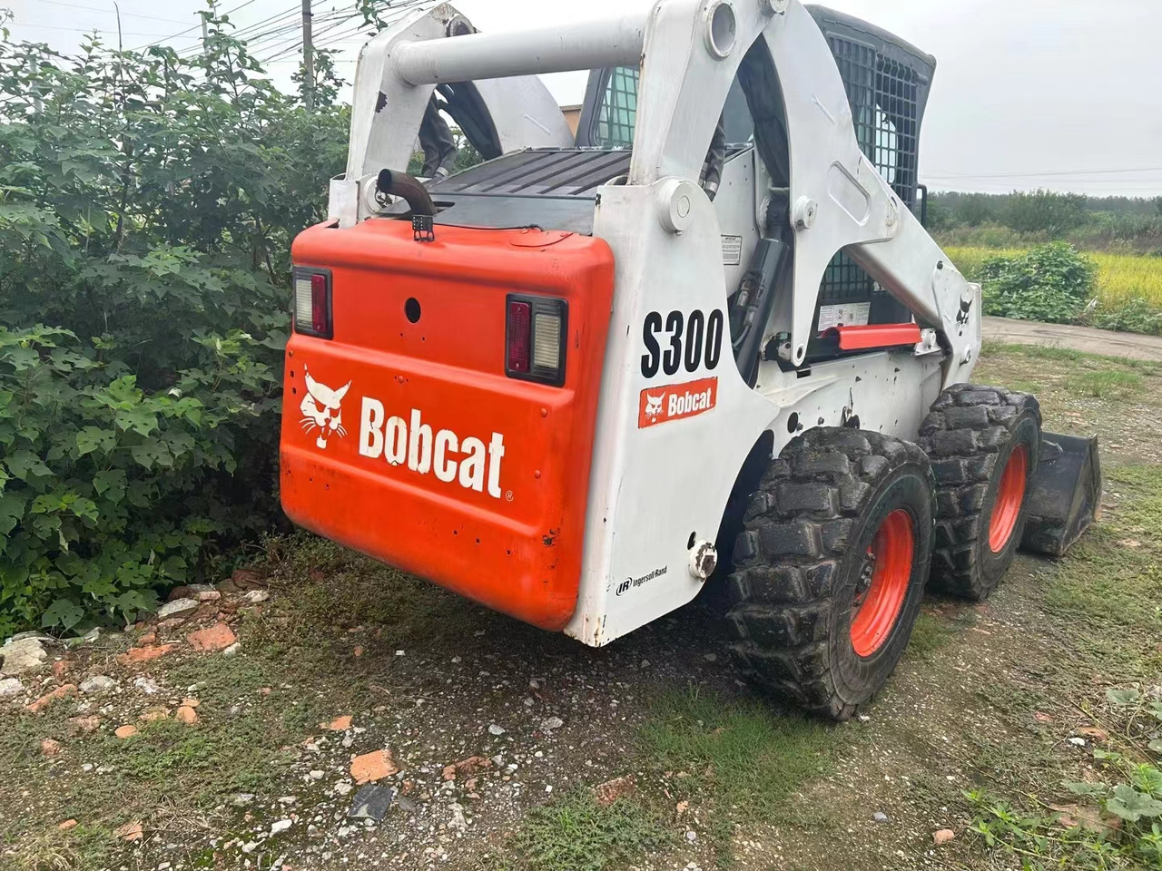 BOBCAT S300 - Mini nakladalec: slika 4 BOBCAT S300 - Mini nakladalec: slika 4