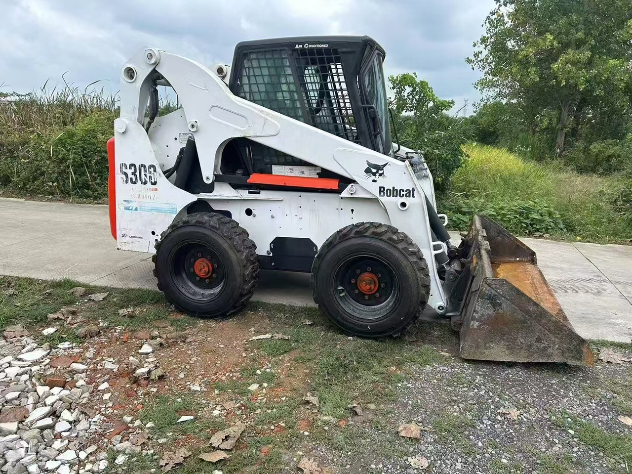 BOBCAT S300 - Mini nakladalec: slika 1 BOBCAT S300 - Mini nakladalec: slika 1