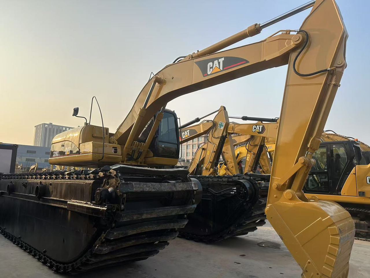 CATERPILLAR 320C Amphibious excavator - Amfibijski bager: slika 4 CATERPILLAR 320C Amphibious excavator - Amfibijski bager: slika 4