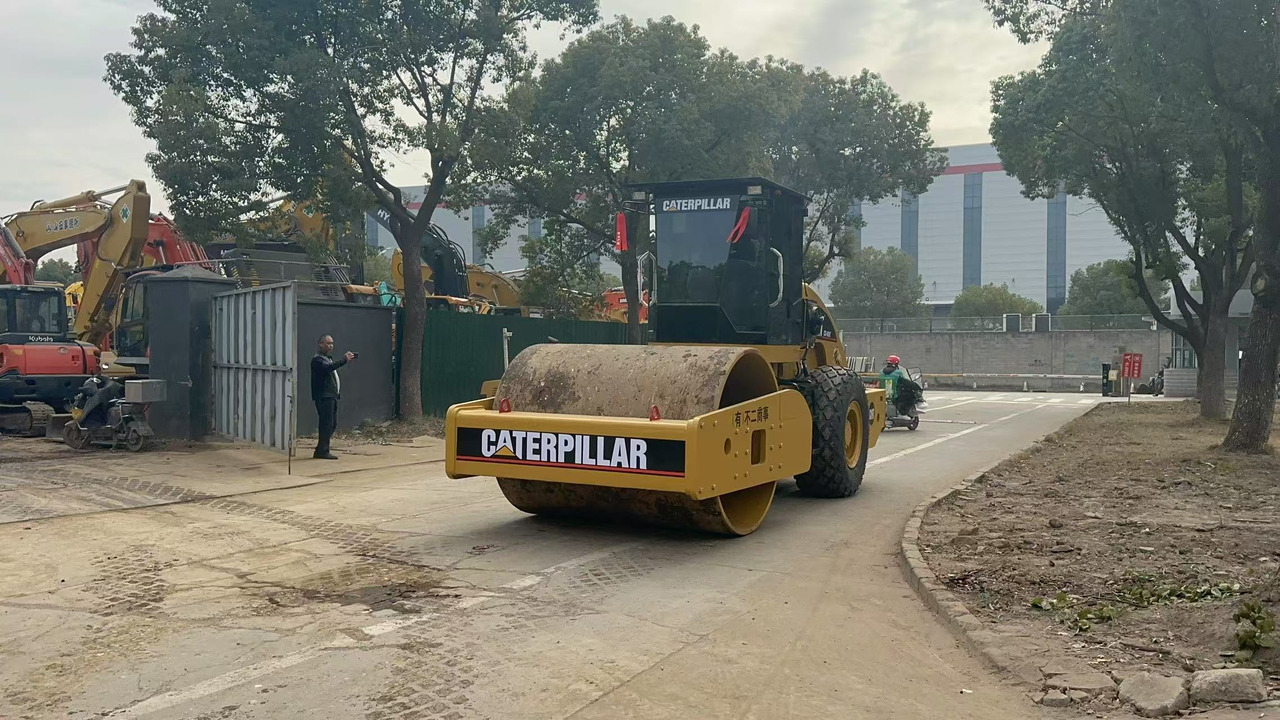 CATERPILLAR CS683E - Cestni valjar: slika 4 CATERPILLAR CS683E - Cestni valjar: slika 4