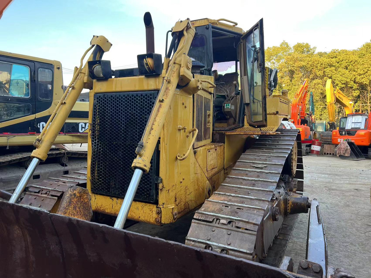 CATERPILLAR D6H - Buldožer: slika 4 CATERPILLAR D6H - Buldožer: slika 4